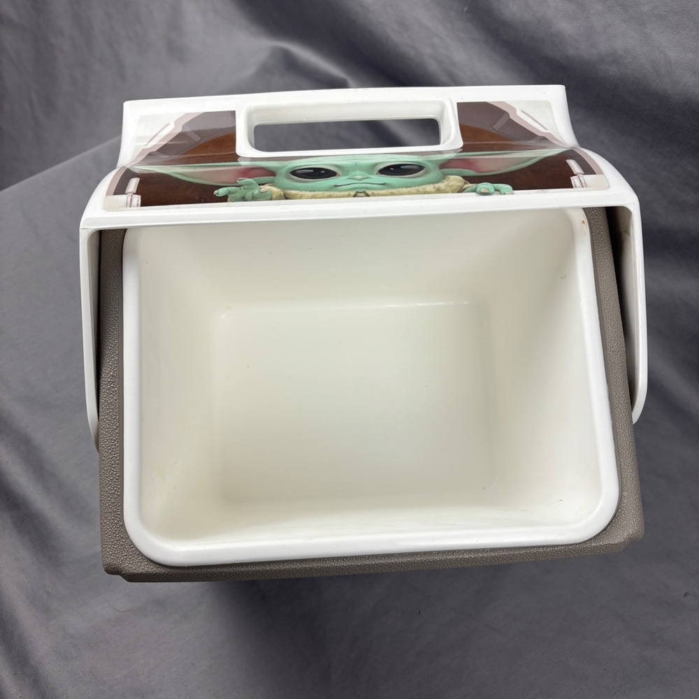 Igloo Star Wars Baby Yoda THE CHILD Mandalorian 4qt Cooler - Picture 8 of 9